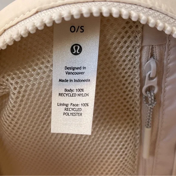 Lululemon Oval Top Access Kit Vol 3.5 L in White Opal - Picture 10 of 14